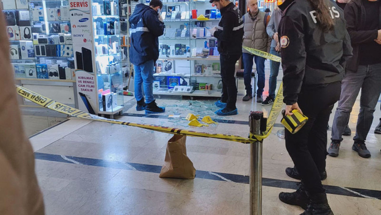 Türkiyədə silahlı şəxs mağazaya HÜCUM etdi