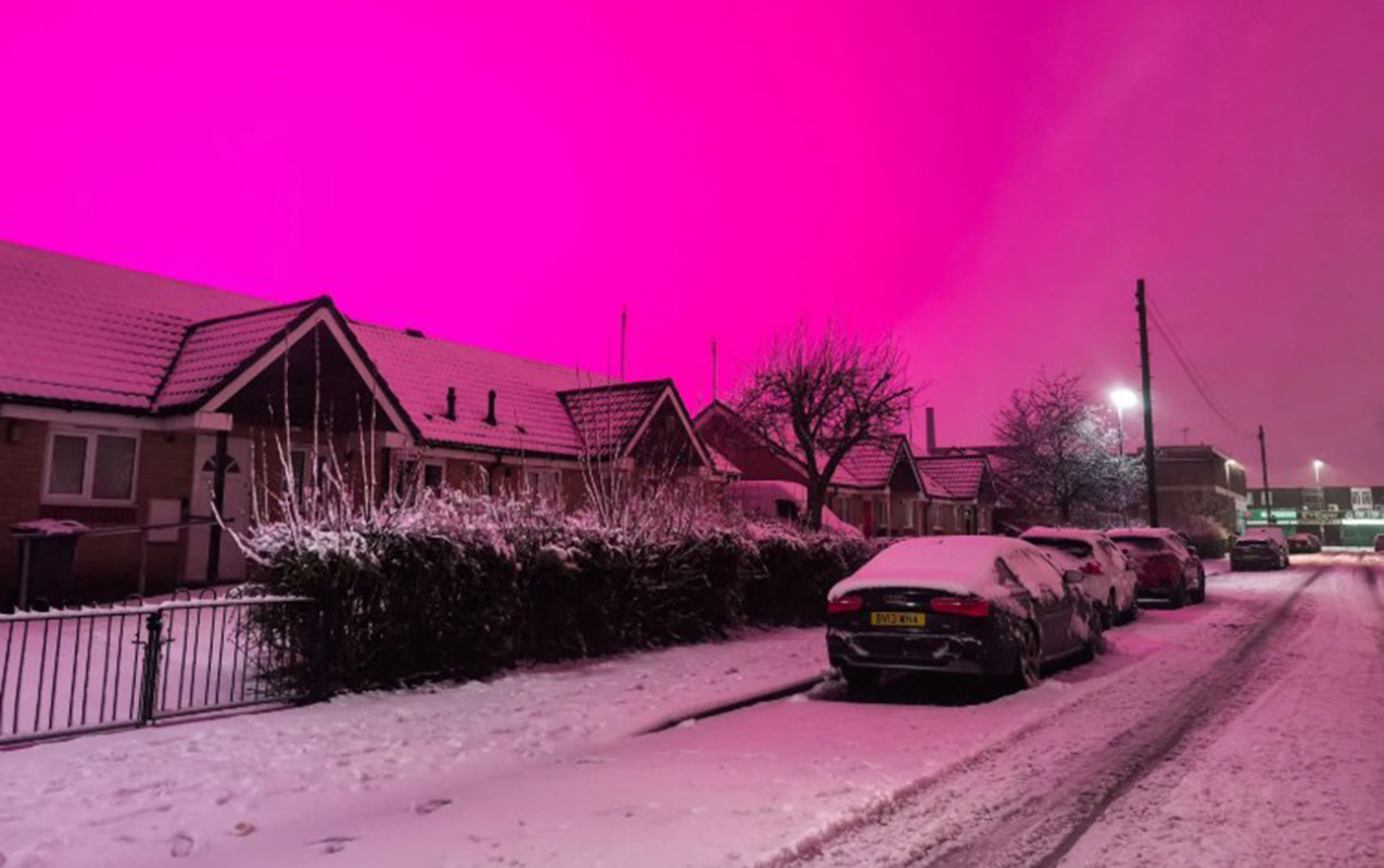 İngilisləri çaşdıran çəhrayı səma