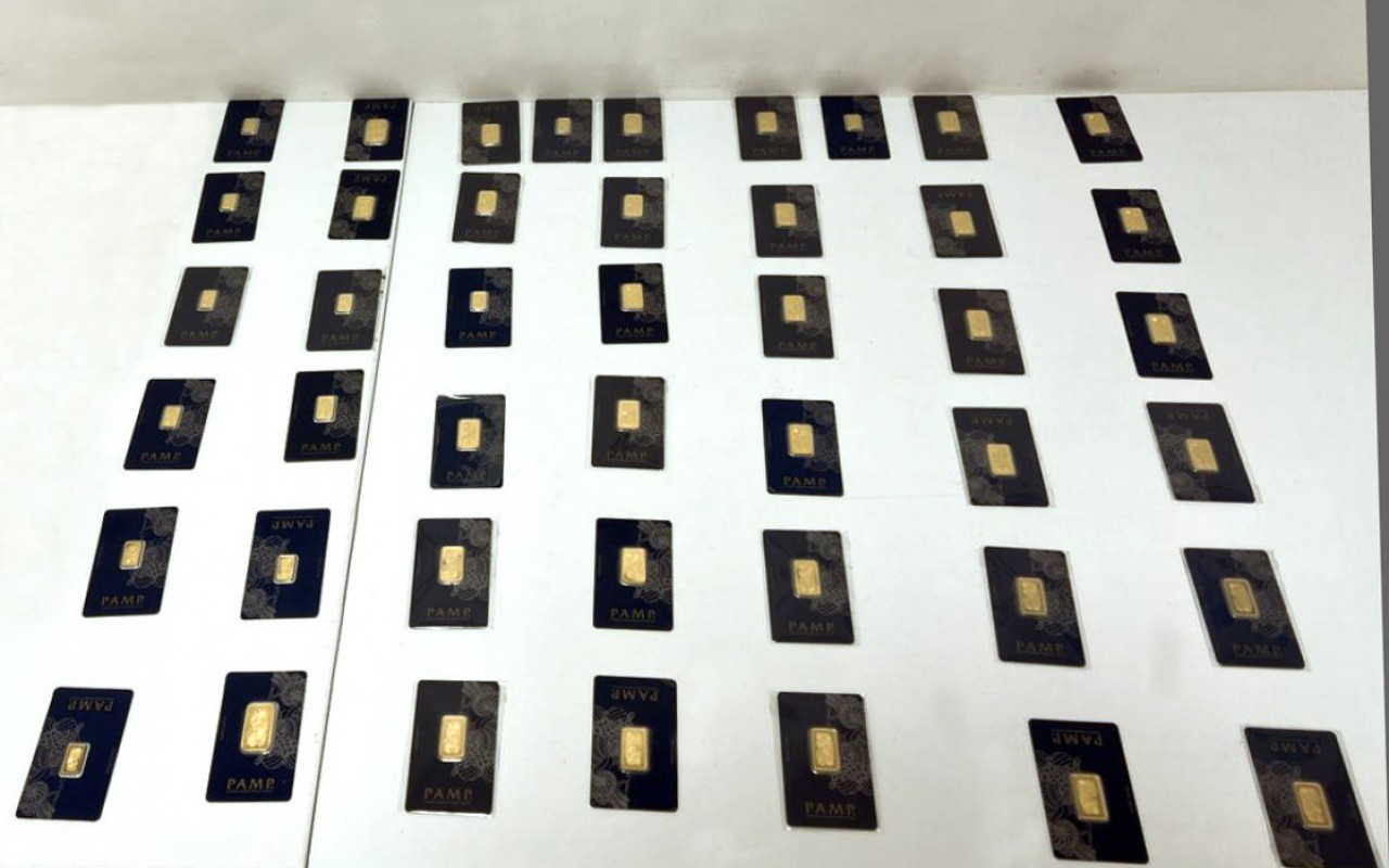 Ölkəyə qanunsuz qızıl külçələr gətirənlərin QARŞISI alındı