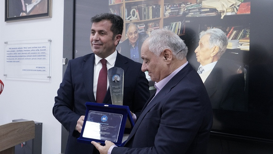 “Şirməmməd Hüseynov mükafatı” Qulu Məhərrəmliyə təqdim olunub 