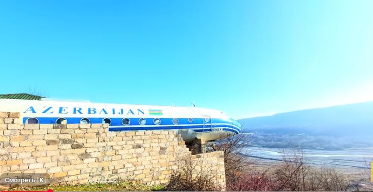 Qubada tərk edilən təyyarə  —    Bu təyyarəni Qubaya kim və nə üçün gətirib?(VİDEO)