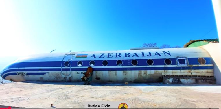 Qubada tərk edilən təyyarə  —    Bu təyyarəni Qubaya kim və nə üçün gətirib?(VİDEO)