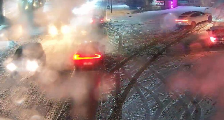 Bakıda nəqliyyatın hərəkəti çətinləşib&nbsp;&nbsp;