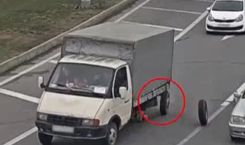 Bakıda yolda DƏHŞƏT SAÇAN GÖRÜNTÜLƏR 