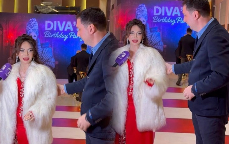 Anasının vəfatından sonra hər yerə həyat yoldaşı ilə gedir