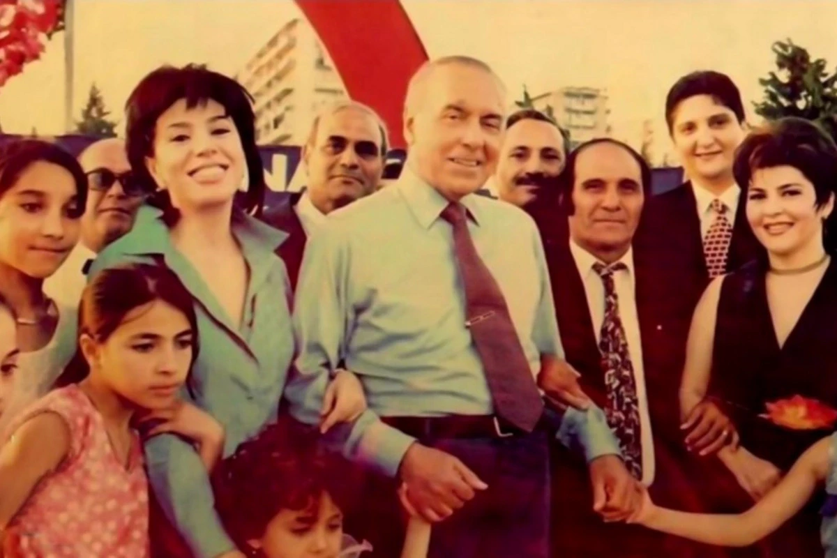 \"Dünya sənin, dünya mənim\": Heydər Əliyevin sevdiyi mahnı necə bəstələnib?&nbsp;&nbsp;