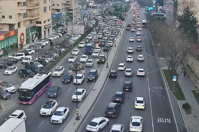 Bu yollarda ağır tıxac var&nbsp;