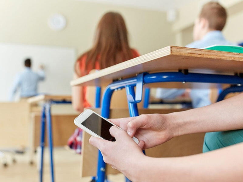 Gürcüstanda məktəblərdə mobil telefon qadağan ediləcək&nbsp;