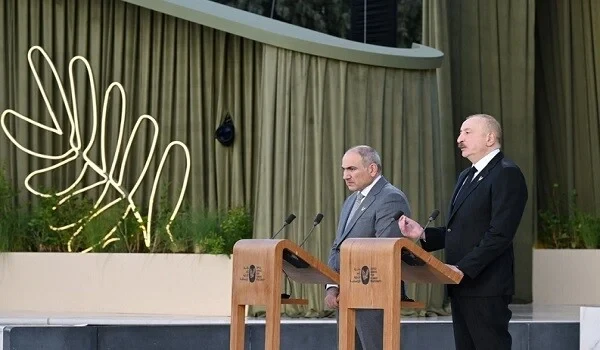 Əliyev Paşinyanla zarafatlaşdı: İlk kim çıxış edəcək? - Video&nbsp;