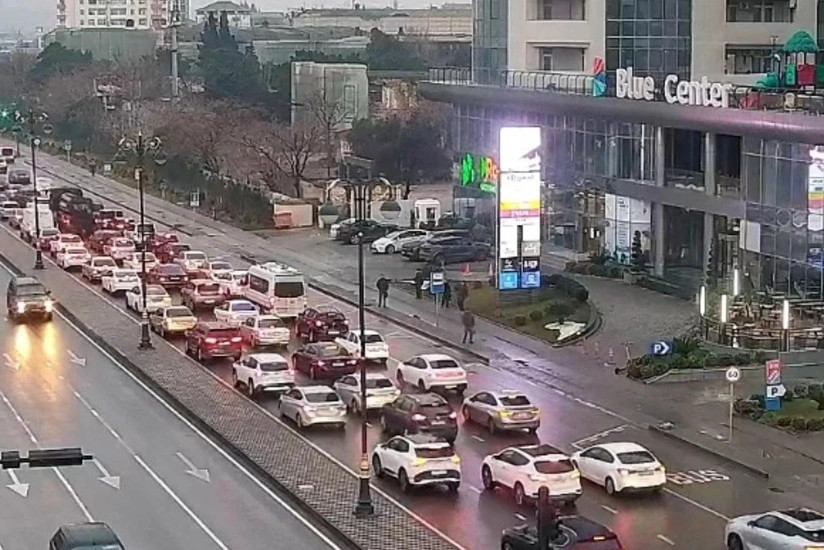 Bu yollarda ağır tıxac var