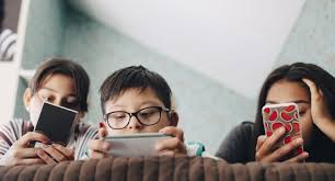 Uşaqlar niyə aqressivləşir? - Psixoloqlar telefonla bağlı xəbərdarlıq edir