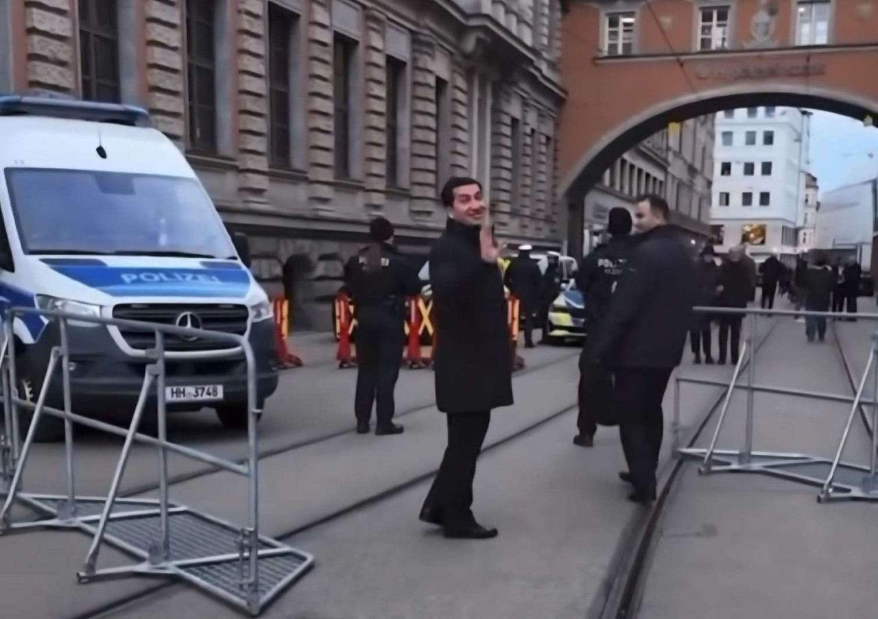 Emin Hüseynova bu dəfə Hikmət Hacıyevdən şillə kimi cavab - VİDEO&nbsp;