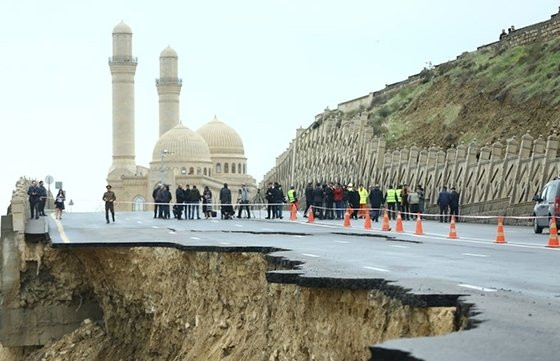 Bakı niyə \"sürüşür?\"   —    EKOLOQDAN AÇIQLAMA