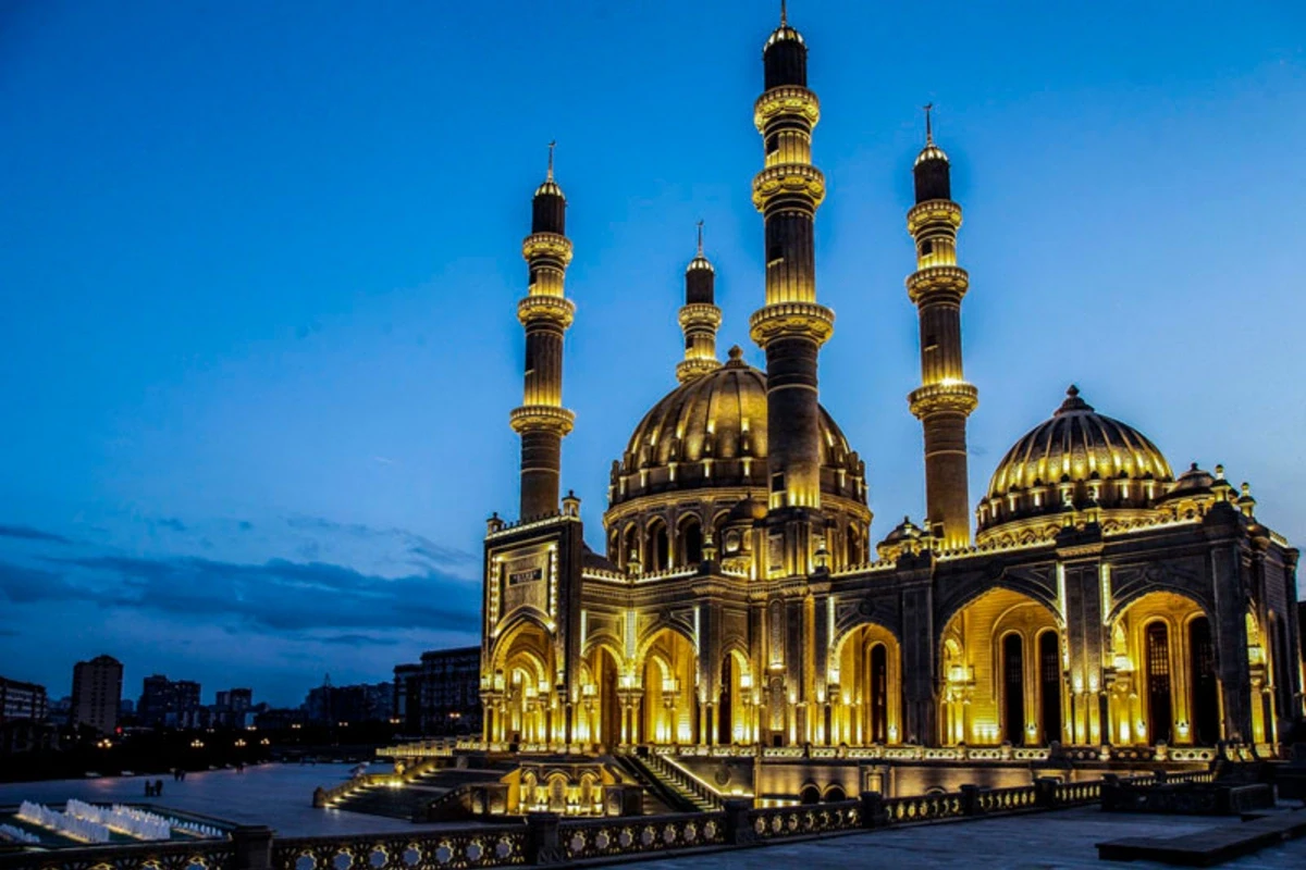 Ramazan və “Böyük Oruc” eyni vaxtda: Din birləşdirir, yoxsa ayırır?   —   Araşdırma  