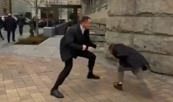 Prezident mühafizəçiləri onları niyə və necə döydü? - Video 