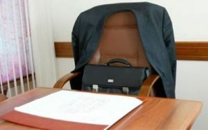 Bu nazirin 5 müavini eyni universiteti bitirib