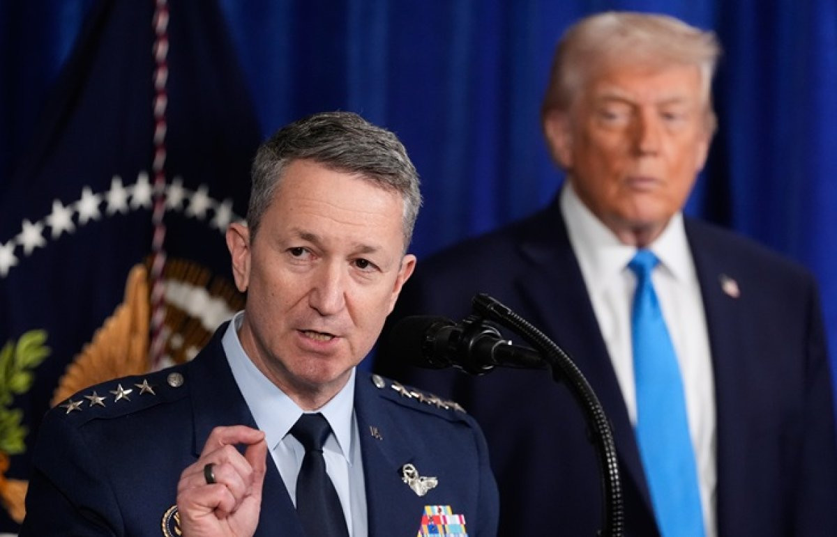 Trampın baş hərbi müşaviri onu nə barədə xəbərdar etdi?