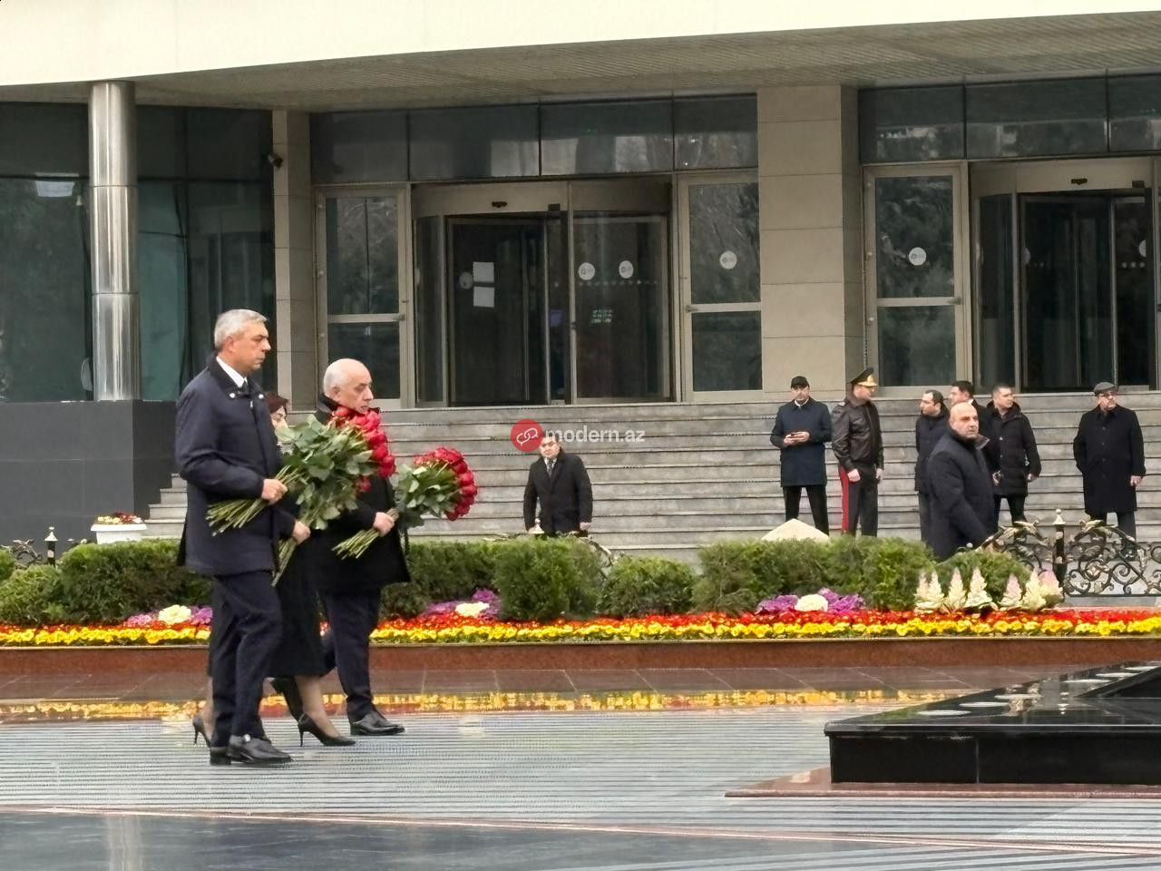 Rəsmilər \"Ana harayı\" abidəsini ziyarət etdilər