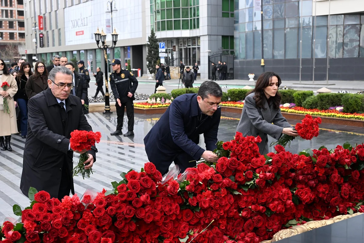 Medianın İnkişafı Agentliyinin kollektivi \"Ana harayı\" abidəsini ziyarət edib&nbsp;