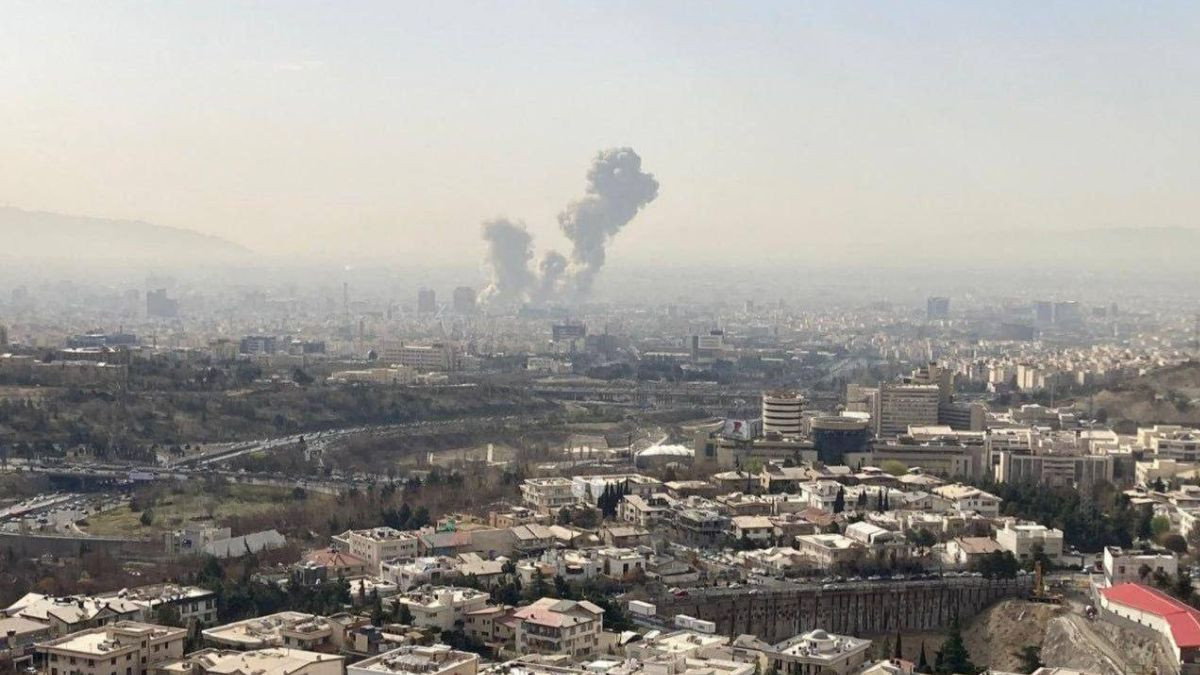 İran İsrail səfirliyinə zərbə endirdi - Foto 