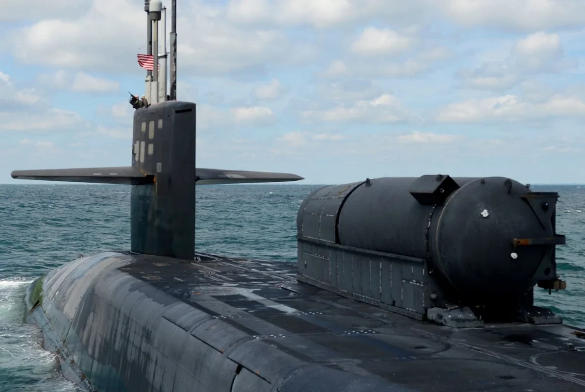 İran gəmisinə hücum EDİLDİ: 100-dən çox şəxs itkin düşüb