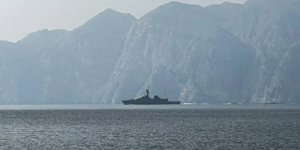 Hörmüz boğazında gəmi PUA ilə vurulub