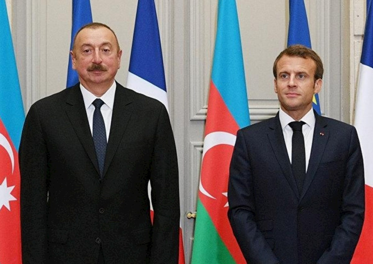 Makron İlham Əliyevlə danışıqdan sonra Azərbaycan dilində paylaşım etdi — FOTO