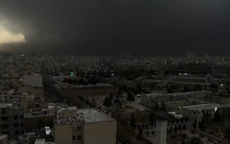 Tehrana yağan qara yağışın səbəbi nədir? 