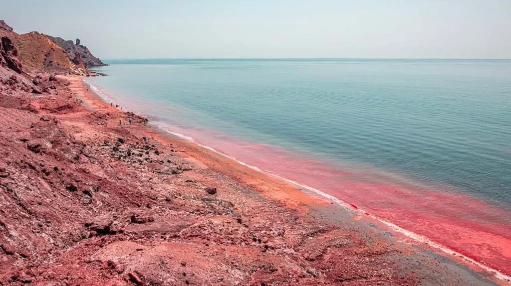 İranda yerləşən bu yerin sirri nədir?    — Yağışdan sonra qırmızıya dönür - VİDEO