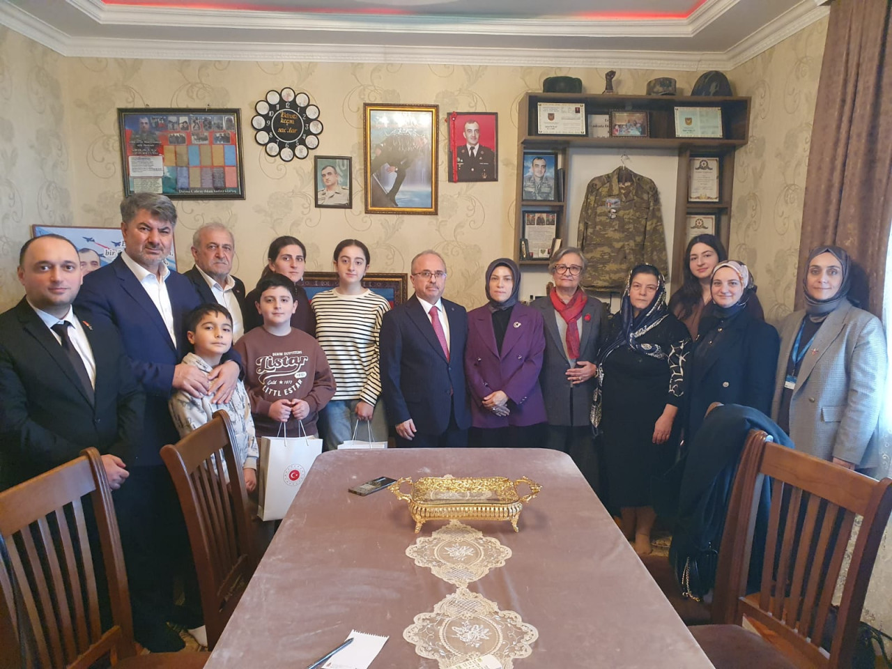 Vəfanın Səssiz Dili: Türk səfir və qonaqların şəhid ocağına mənəvi ziyarəti