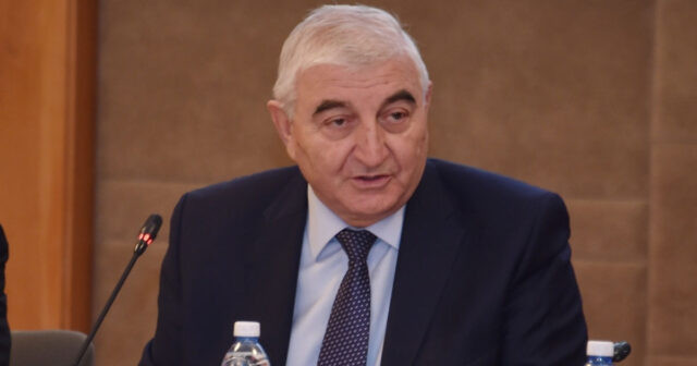 Məzahir Pənahovun maaşı artırıldı 