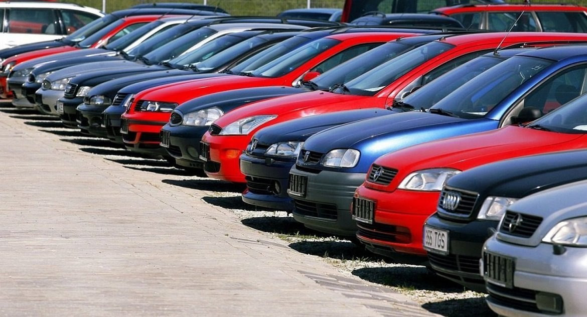 Müharibə maşın bazarını da vurdu: minlərlə avtomobil yolda qaldı  