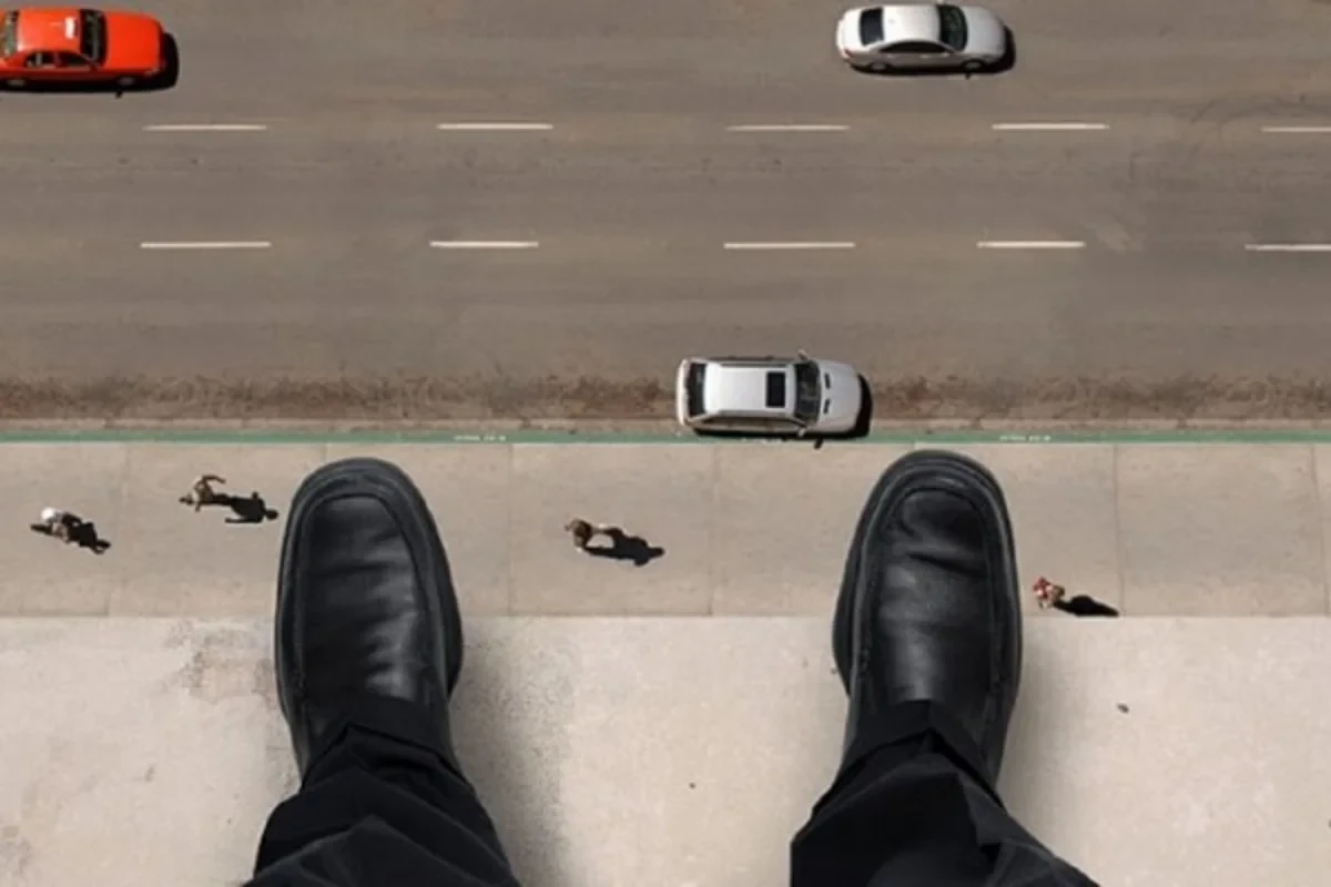 Tanınmış prodüser özünü 16-cı mərtəbədən atdı-FOTO