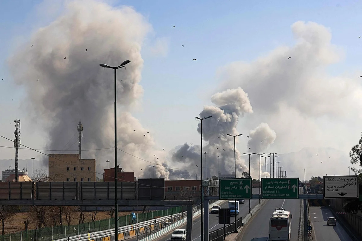 İranın dövlət binaları vuruldu