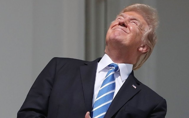 \"Tramp telefondan uzaq dursun, səmaya baxsın\" - İran 