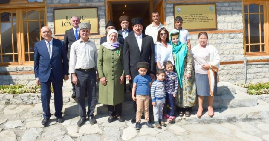 “Bəylər müəllim Prezidentə etdiyim hədiyyənin pulunu verdi” – VİDEO 