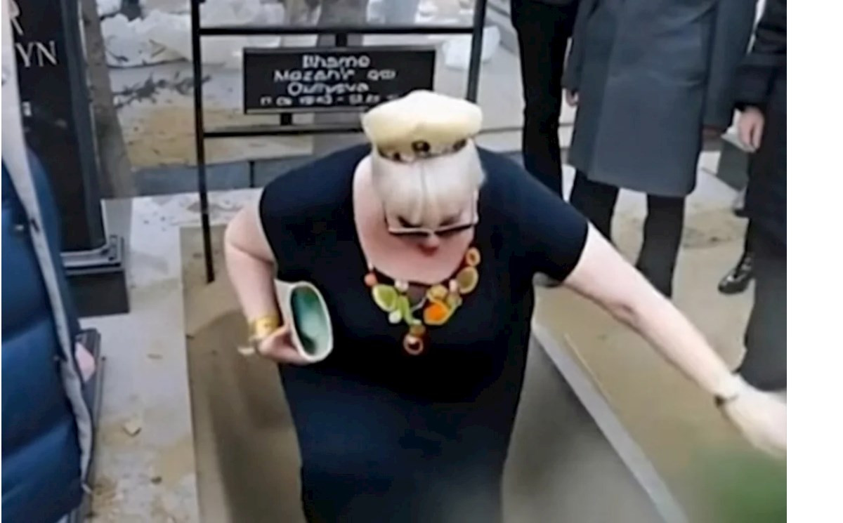 Sosial şəbəkələrdə təhlükəli trend: Ölülər \"dirildilir\", görüntüləri satılır — VİDEO