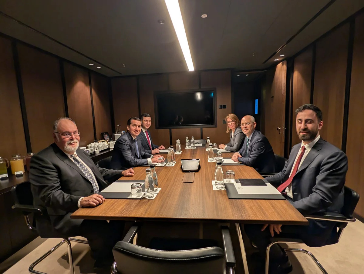 Hikmət Hacıyev Ərdoğanın baş müşaviri ilə regional təhlükəsizliyi müzakirə edib