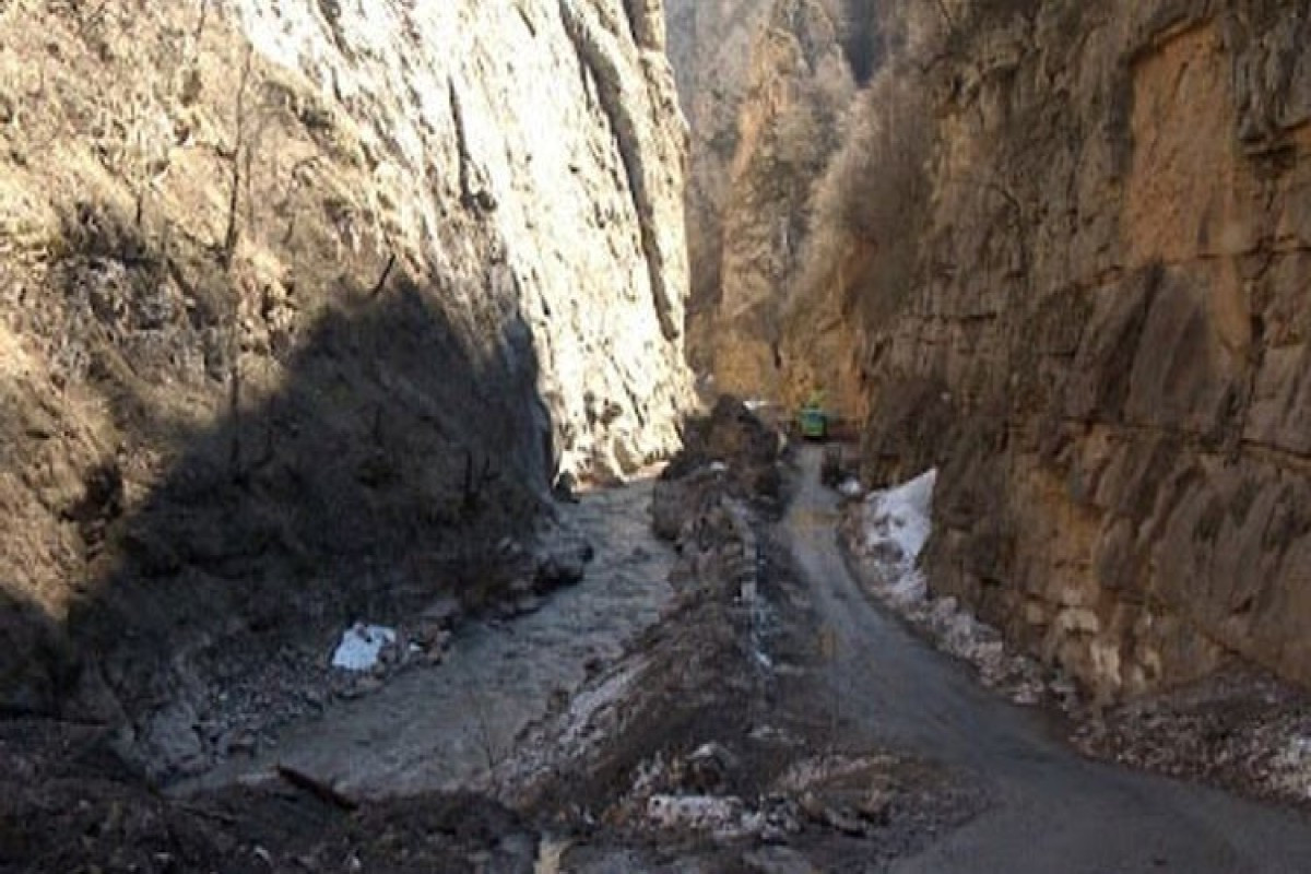 Uçqun olub, Quba-Xınalıq yolu bağlanıb&nbsp;