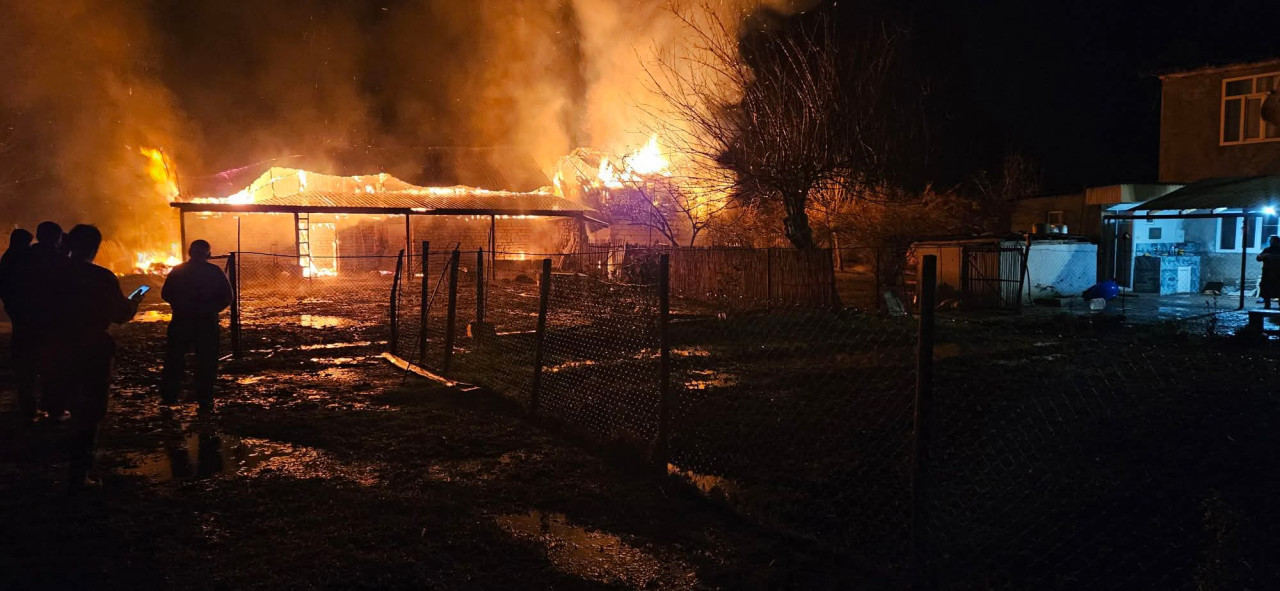 Gecə saatlarında güclü YANĞIN - Hadisə yerindən VİDEO