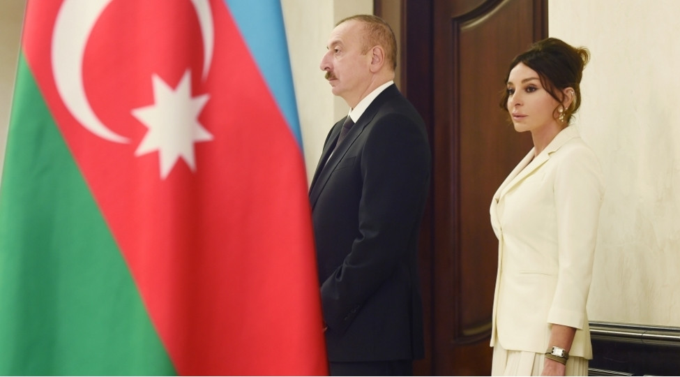 İlham Əliyev və Mehriban Əliyeva Rasim Balayevlə vida mərasiminə əklil göndəriblər&nbsp;