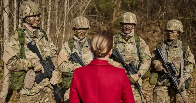 Kralın qızı əsgərliyə gedir