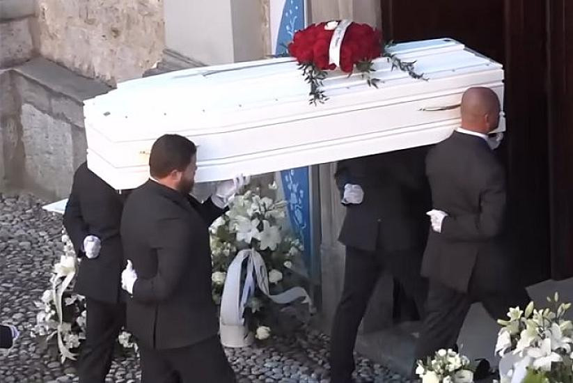 DƏHŞƏT: Modelin başı tabutdan oğurlandı - FOTO  