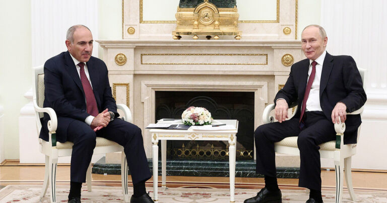 Putin Paşinyanla görüş keçirir&nbsp;