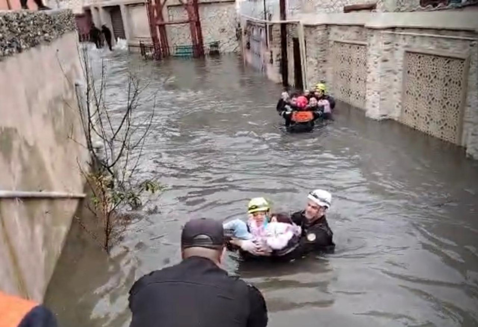 Keşləni su bu evə görə basıbmış&nbsp; &nbsp;—&nbsp; Təcili sökülmə əmri verildi