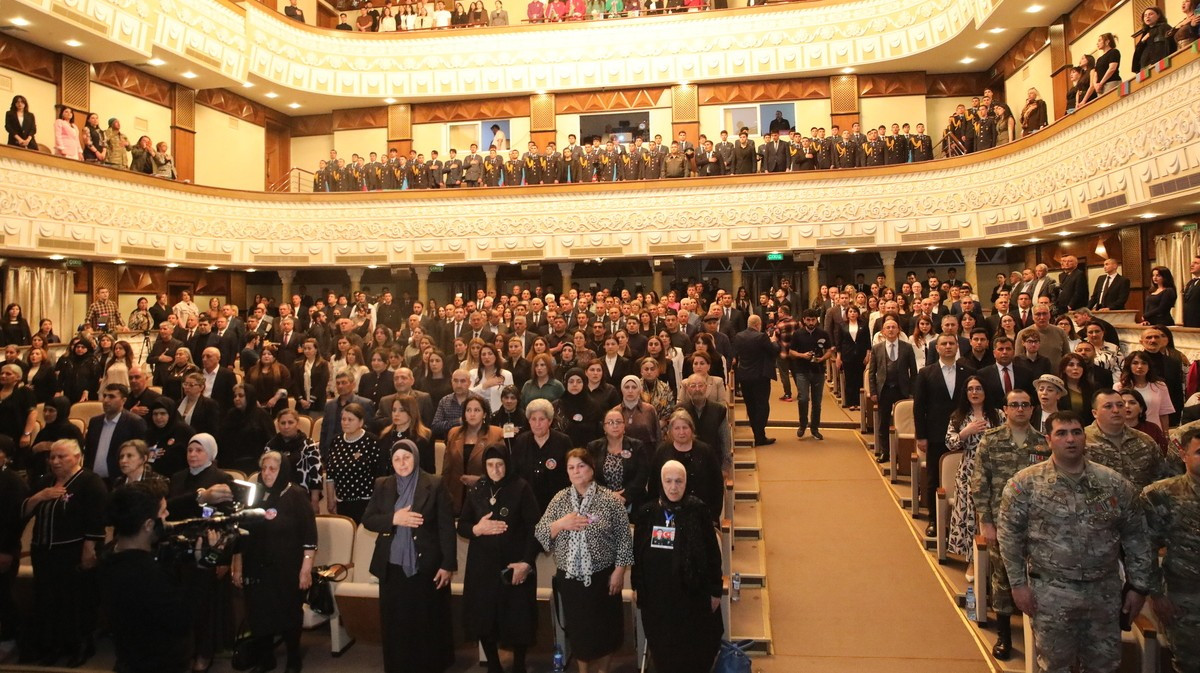 Veysəloğlu Şirkətlər Qrupunun dəstəyi ilə Aprel döyüşlərinin 10-cu ildönümünə həsr edilən “Zəfər Yolu” layihəsinin təqdimatı keçirilib 