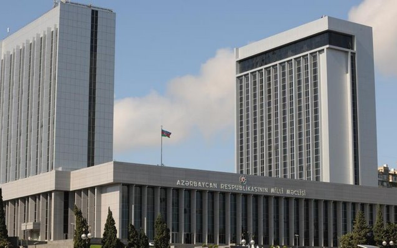 Milli Məclisin iclası BAŞLADI