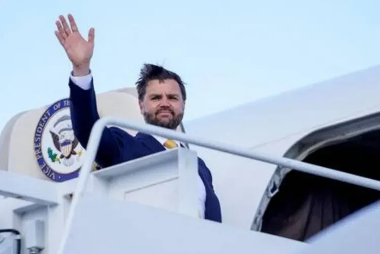 Vens İranla danışıqlar üçün Pakistana GETDİ 