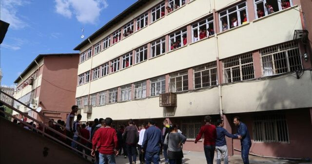 TƏCİLİ! Türkiyədə daha bir məktəbə HÜCUM edildi – FOTO 