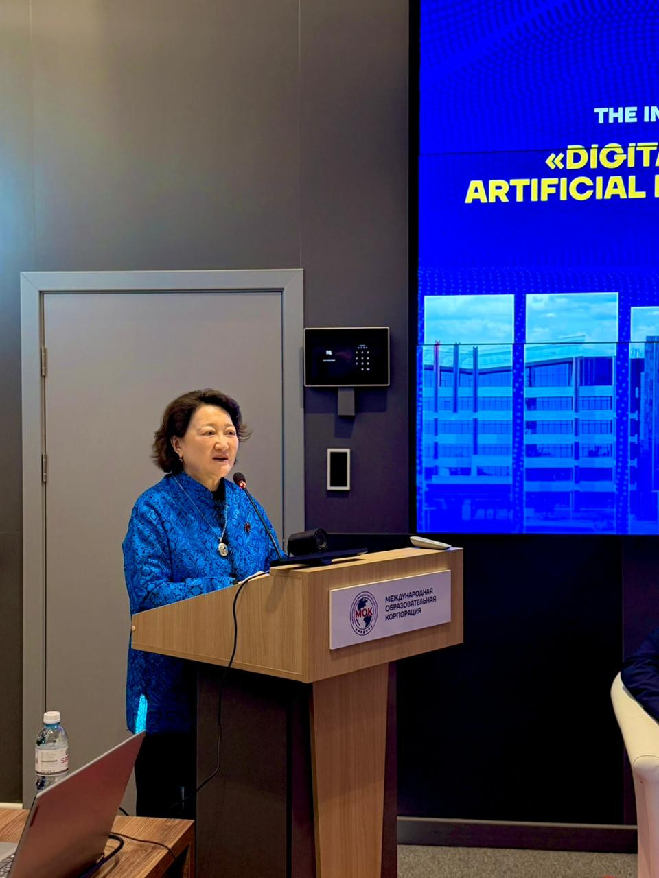 Türk Mədəniyyəti və İrsi Fondunun Prezidenti Almatıda çıxış edib